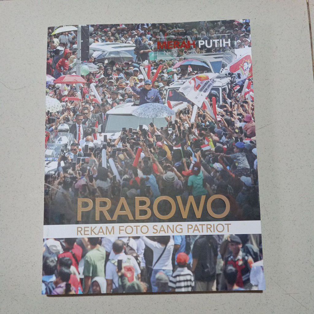 buku EDISI KHUSUS MAJALAH MERAH PUTIH INDONESIA : PRABOWO rekam foto sang patriot