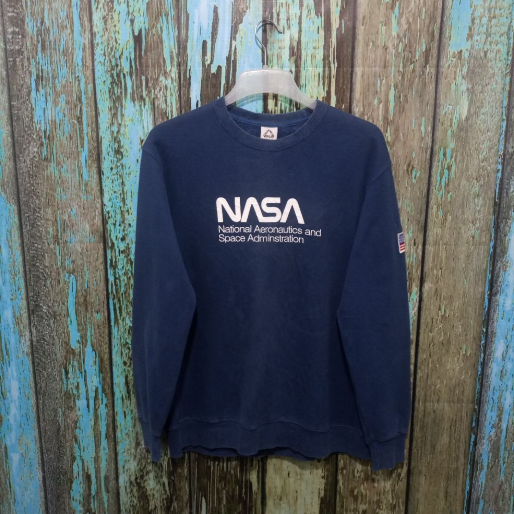 Sweater /  crewneck FLUKE X NASA  bagus size XXL  (Panjang 76cm Lebar 60cm)