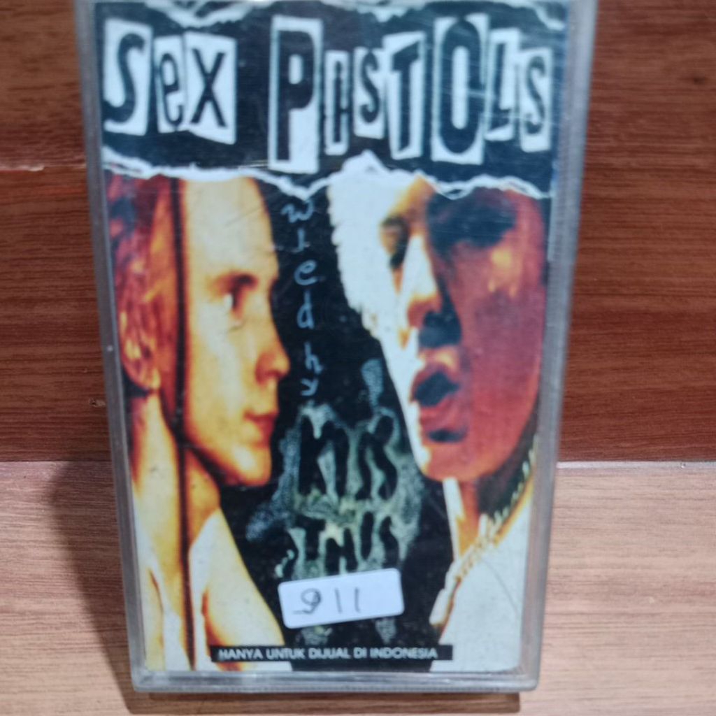 kaset pita Sex pistols-Kiss this