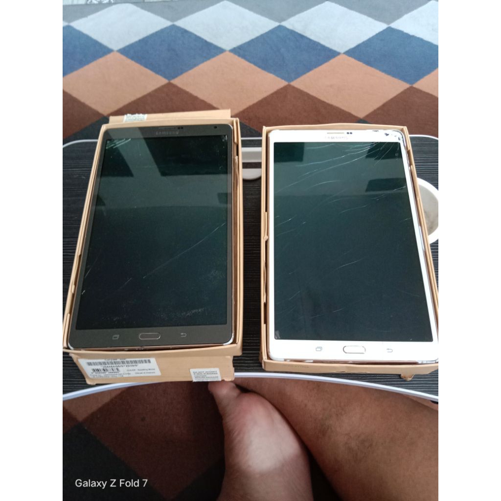 2 Samsung Tab S T705 4G Ram 3/16 Gb Layar Mati