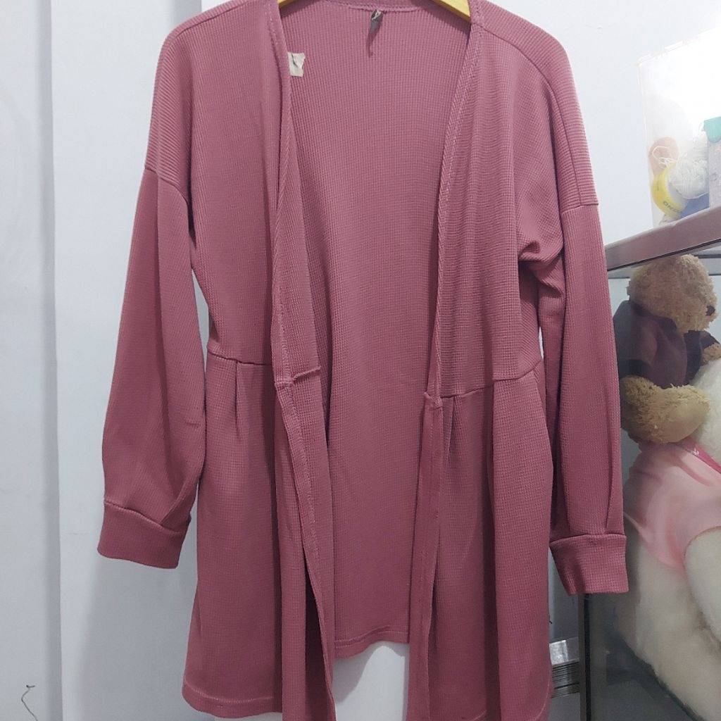 Atasan Cardigan Wanita Bahan Rajut dg aksen rempel dan lengan balon cantik elegan warna dusty pink J