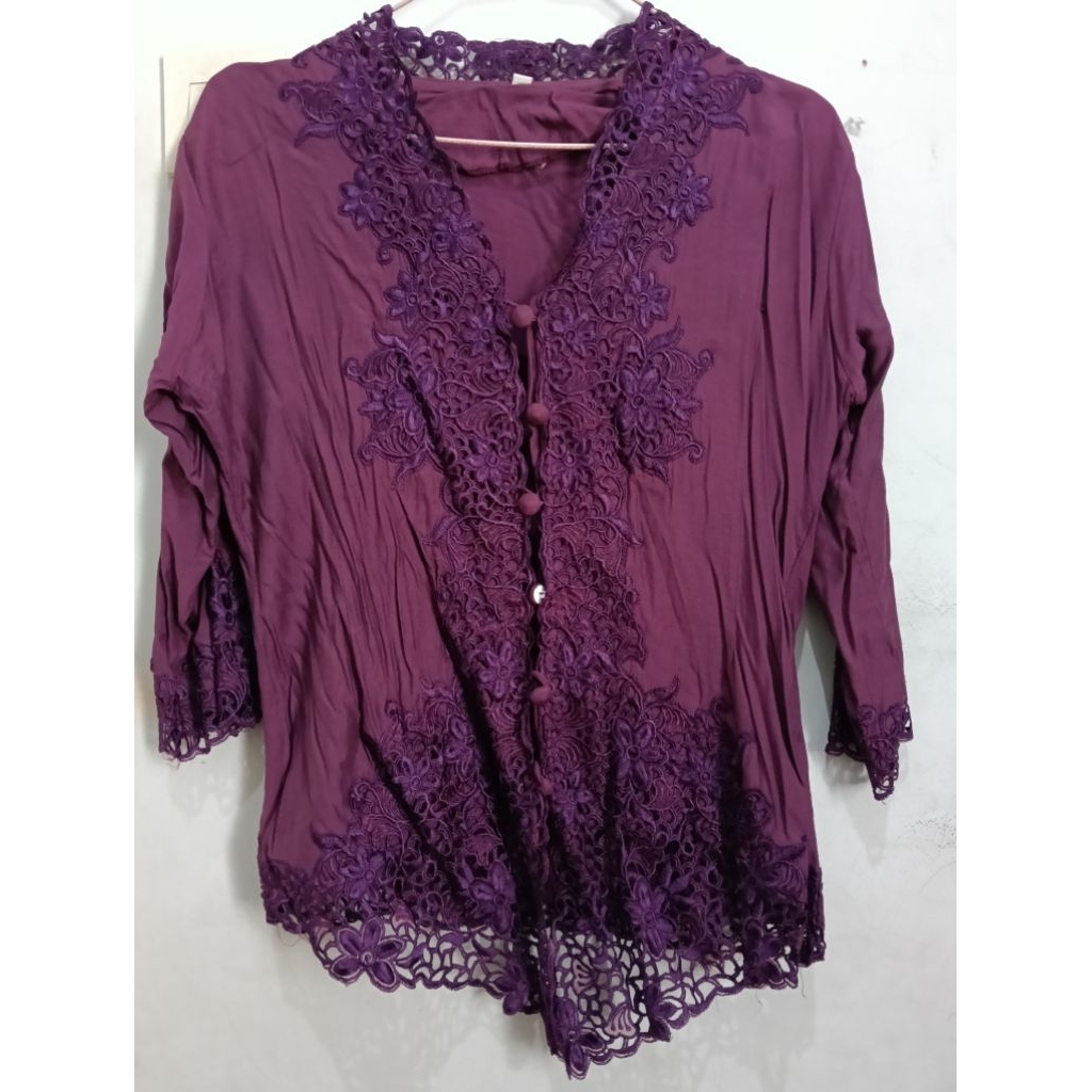 kebaya encim ungu