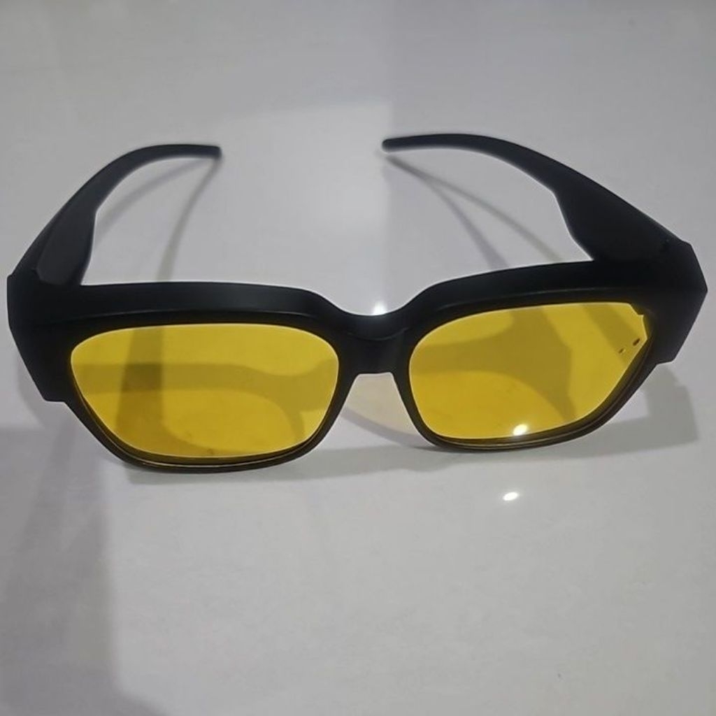 kacamata kuning