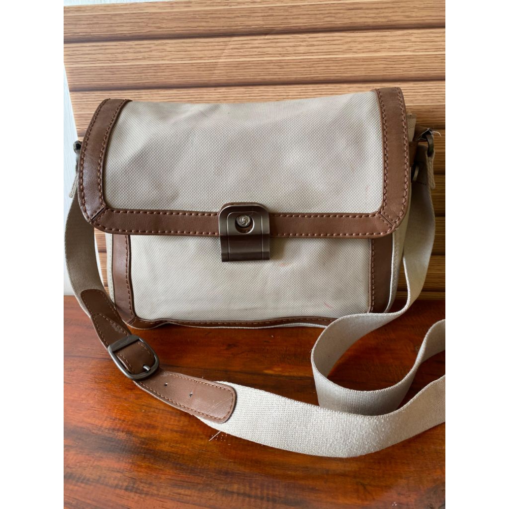 tas selempang kulit samsonite