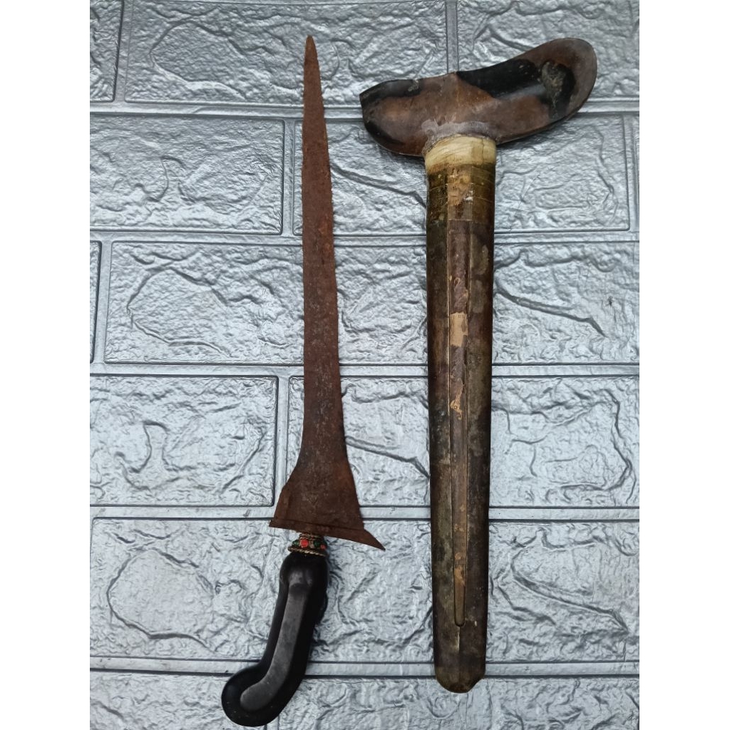 Keris Pamor Rojo Gundolo