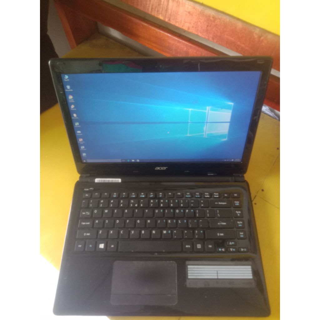 Laptop Acer e1 410 normal model slim
