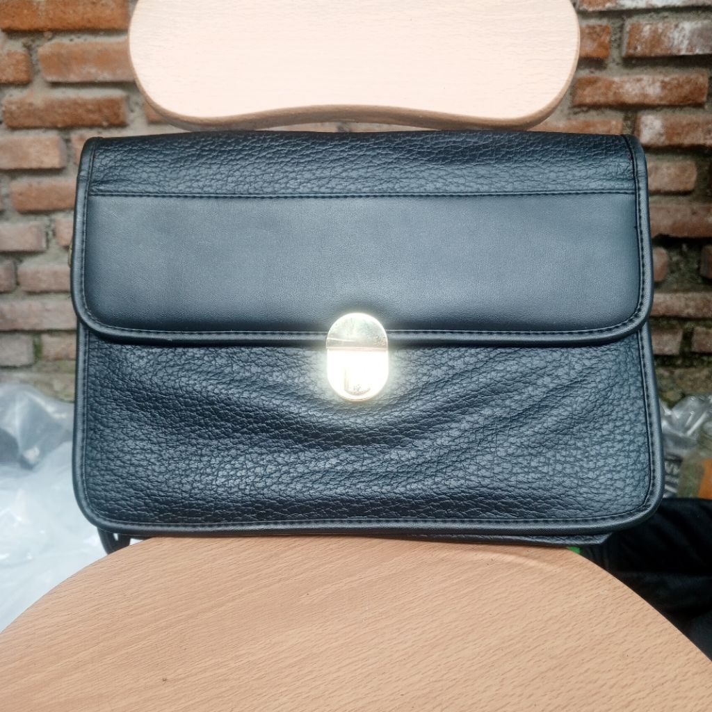 Tas clutch kulit ukuran medium preloved