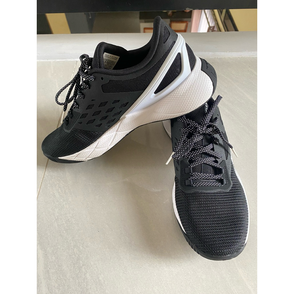 Reebok Nanoflex TR Hitam putih size 42