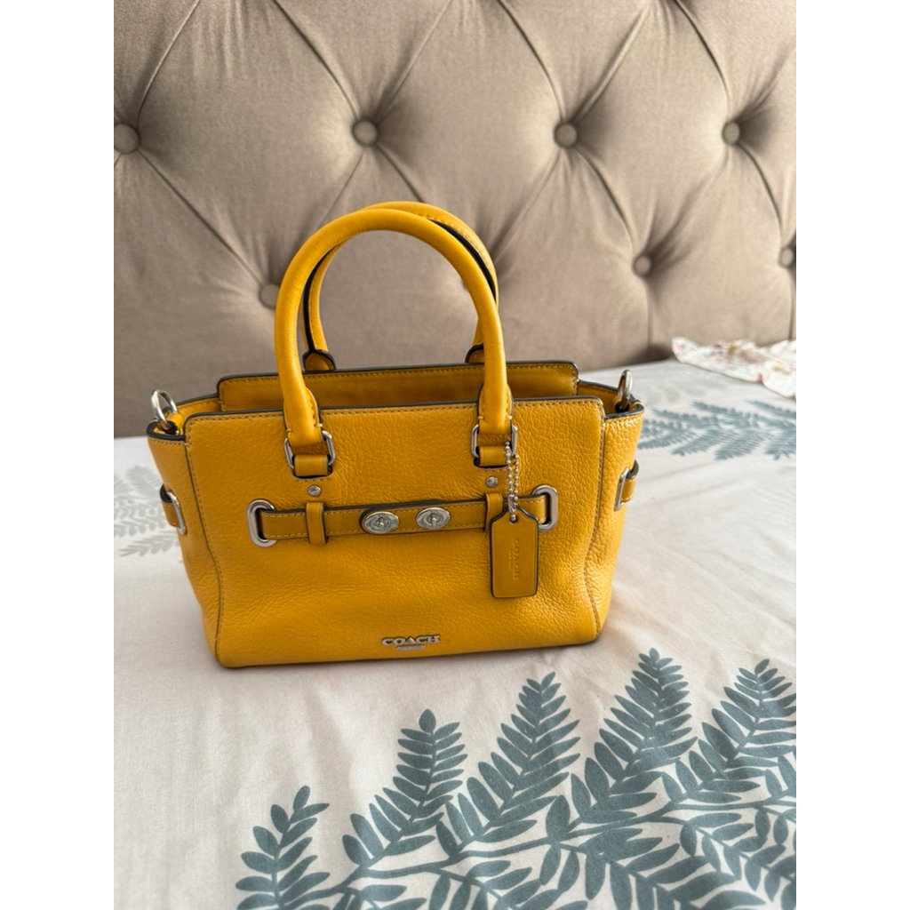 tas warna kuning