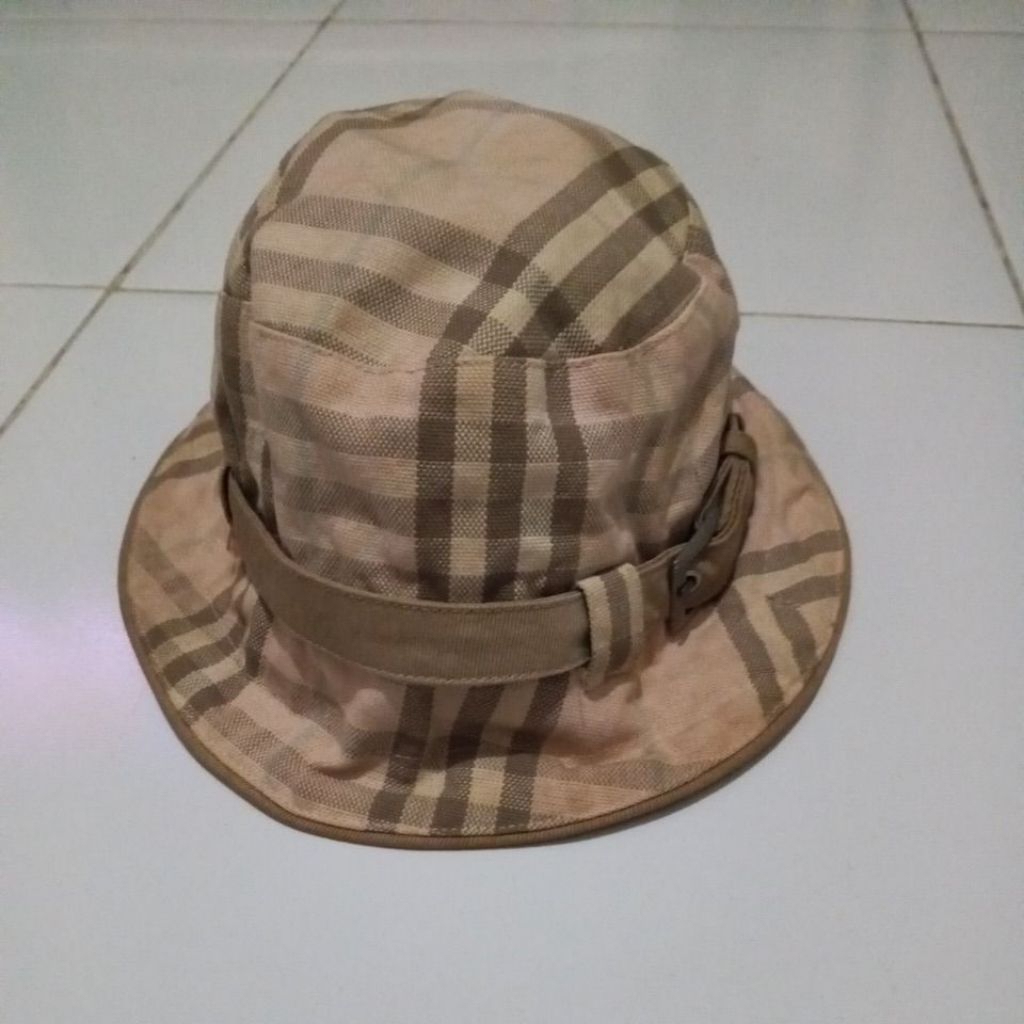 topi bucket bulat Burberry unisex preloved
