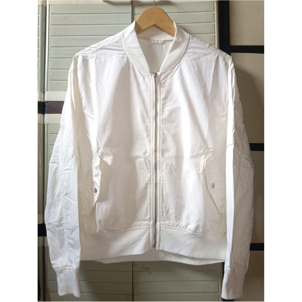 Bomber Jacket dari GU (GLOBAL UNIQLO)
