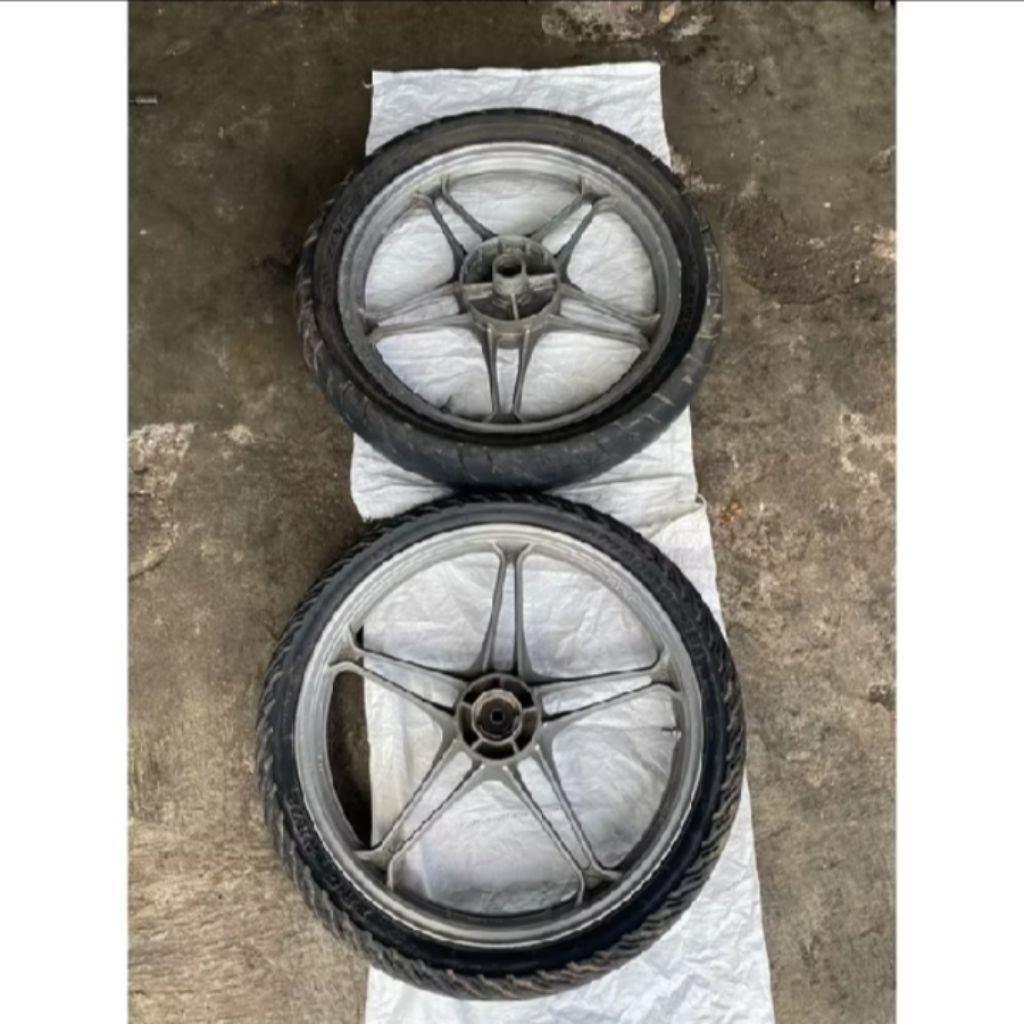 velg set suzuki thunder 125 ring 18 + ban siap pakai original