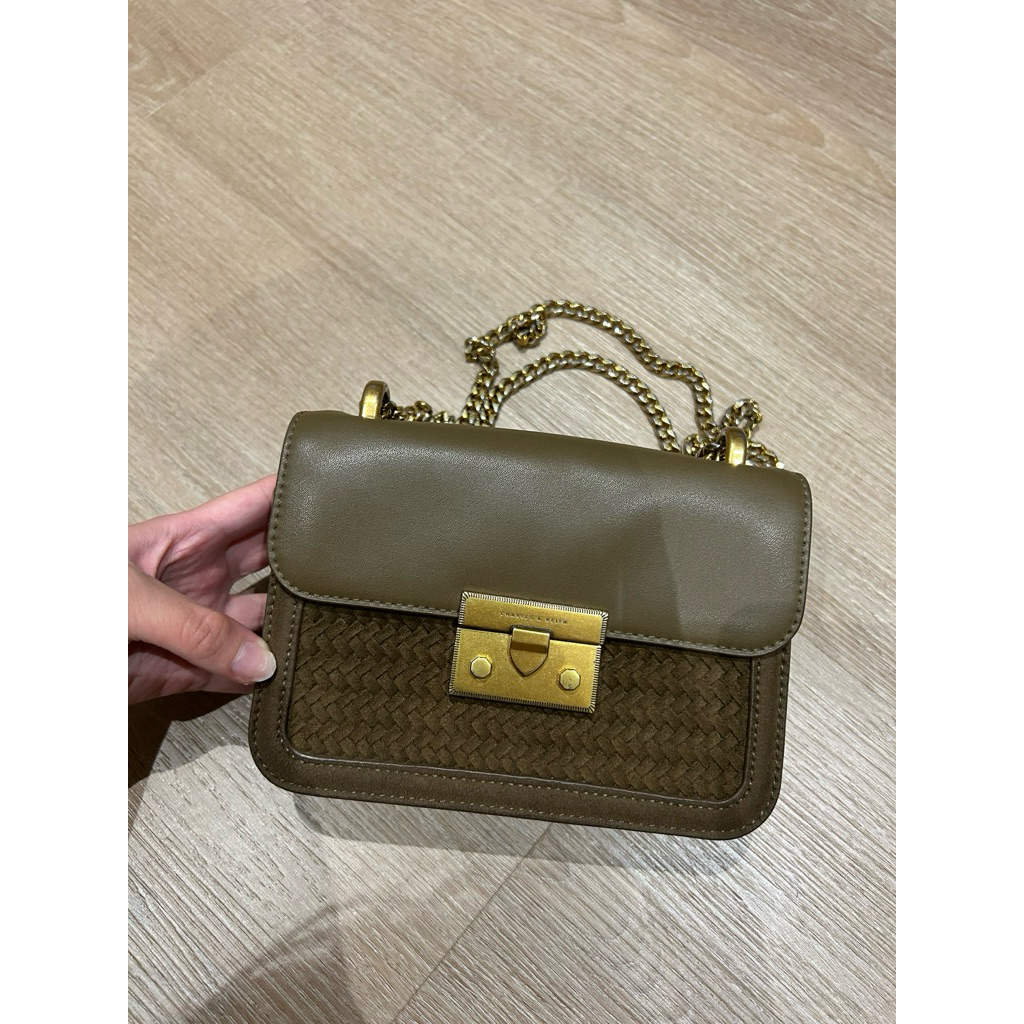 Preloved tas charles and keith