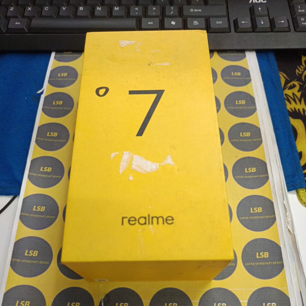 DUS BOX/KOTAK HANDPHONE REALME 7 ORIGINAL BEKAS
