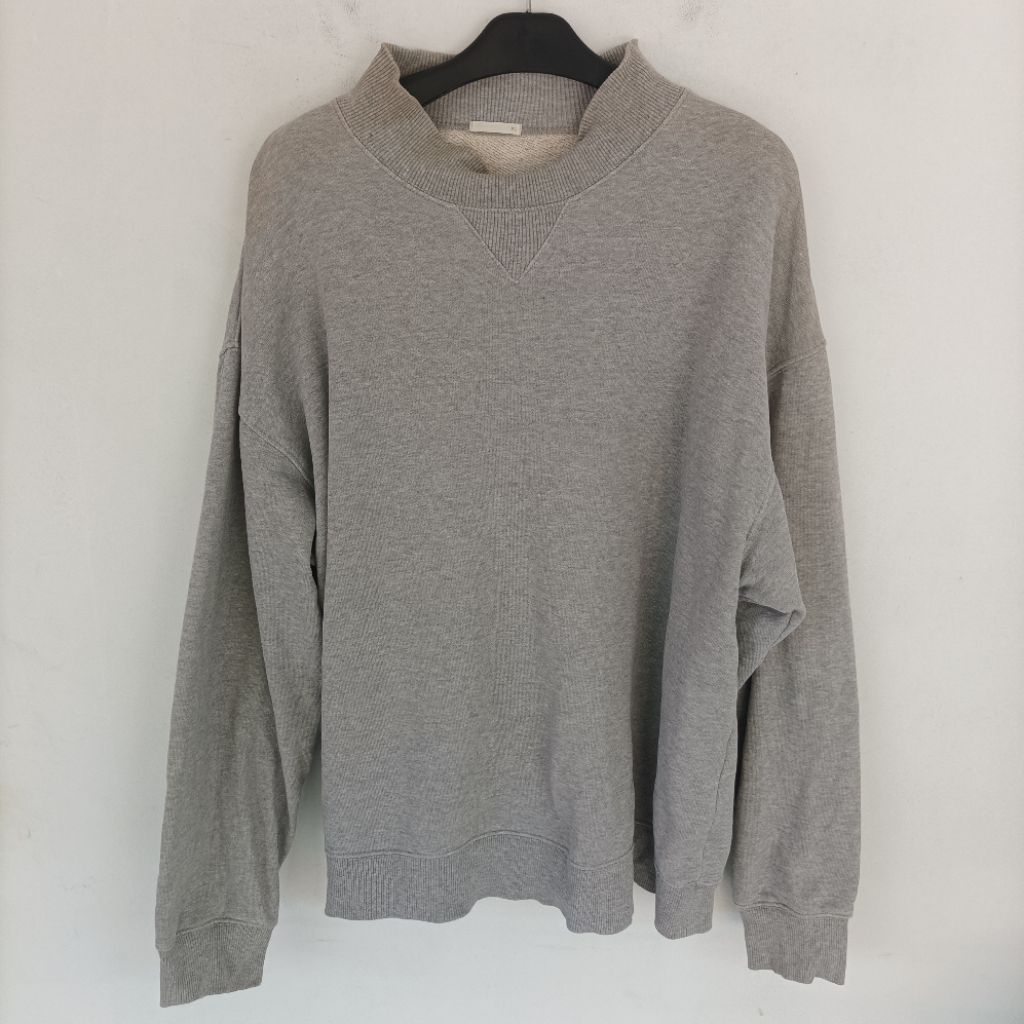 SWEATER TURTLE NECK SECOND PRIA GU UNIQLO SIZE XL CM002