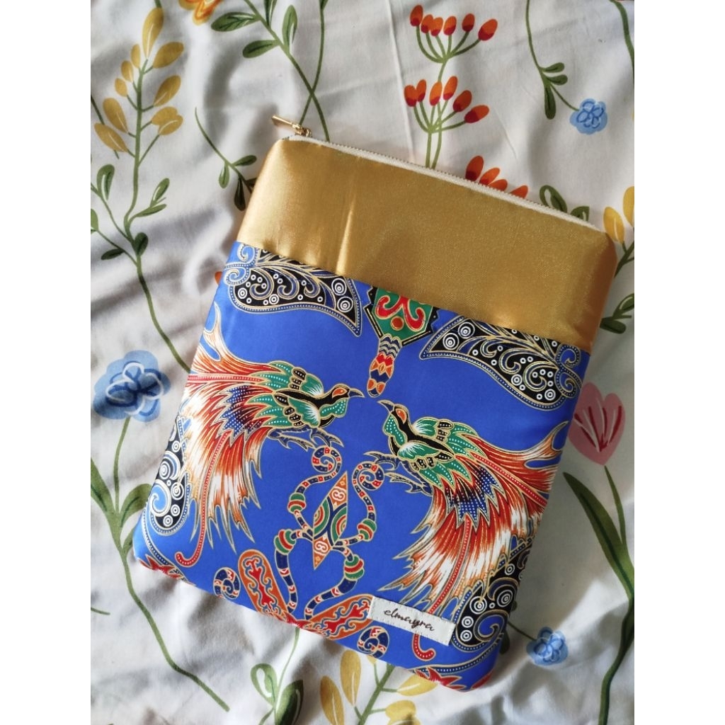 Booksleeve Kantung Buku Khas Indonesia Motif Batik Papua Cendrawasih Tifa Asmat