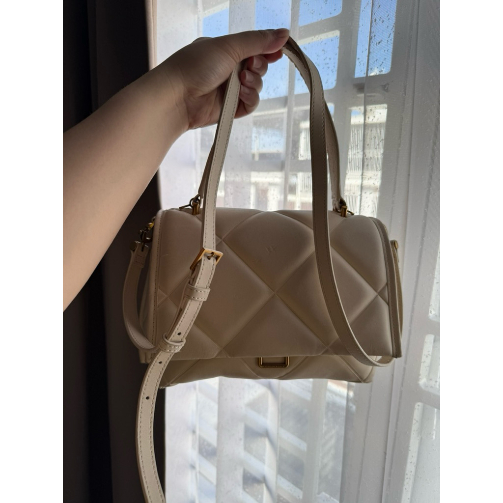 Preloved Tas Charles & keith Ori 100%