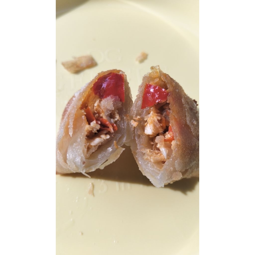 lumpia isi ayam suwir pedas