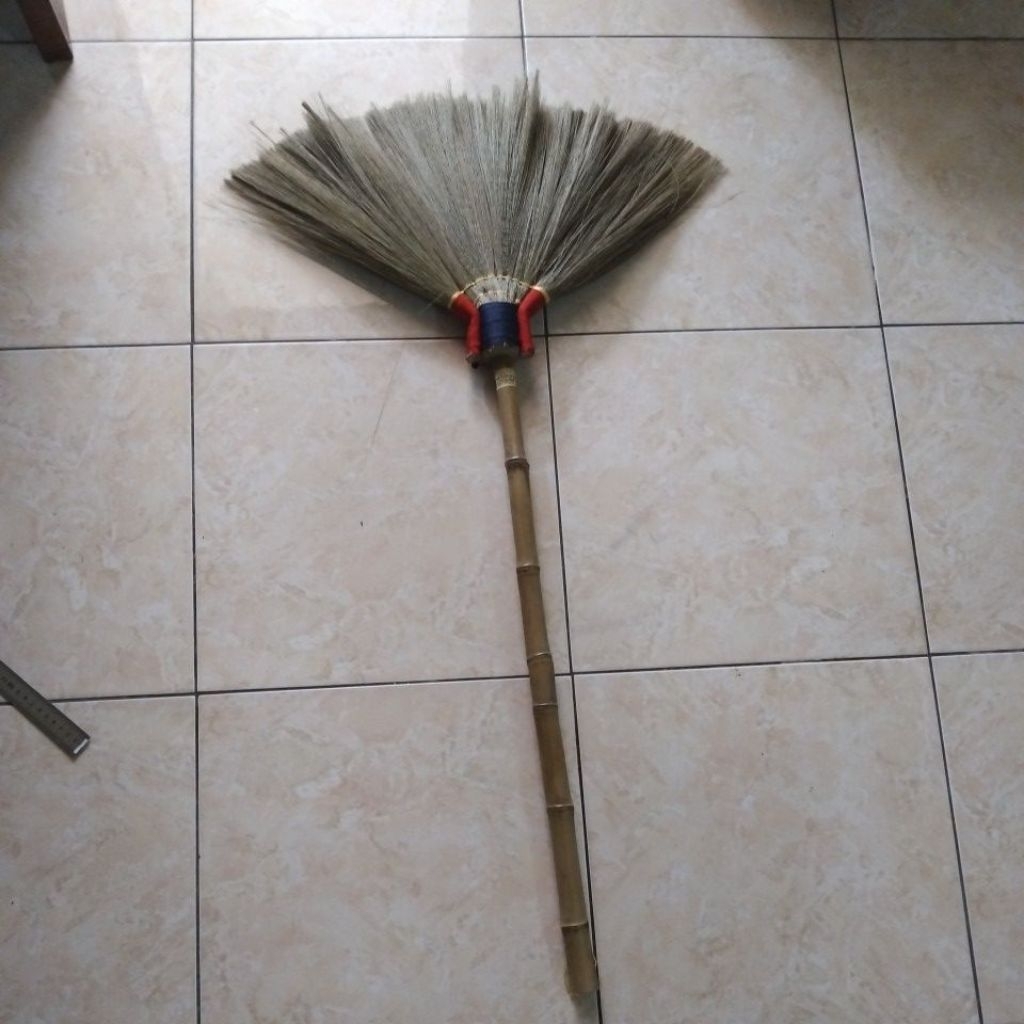 Sapu ijuk jerami