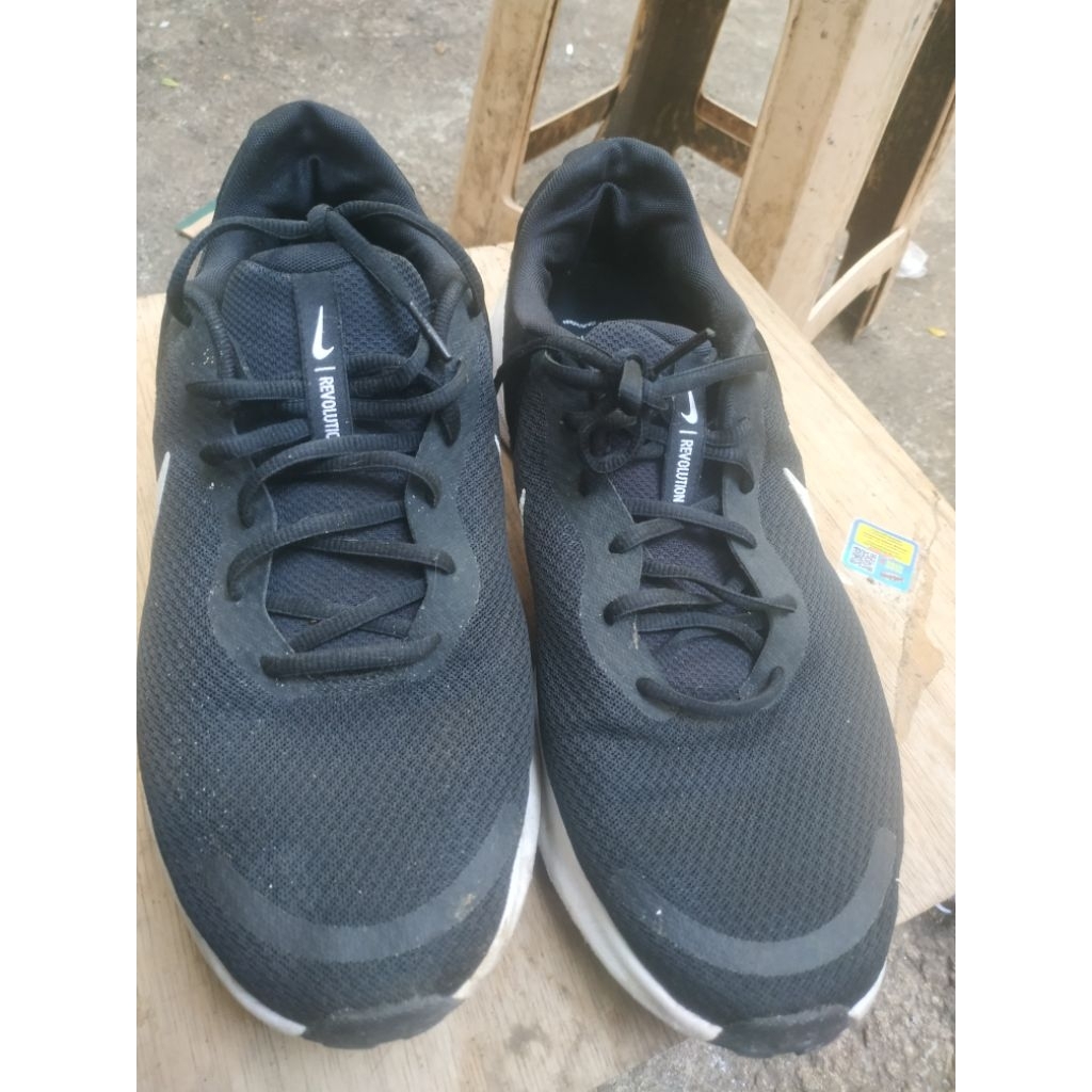 sepatu Nike Revolution size 46