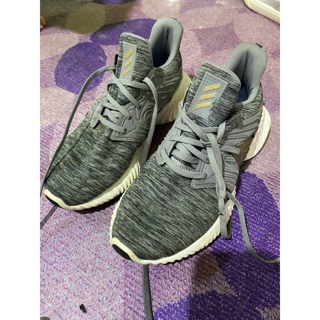 Sepatu adidas pl