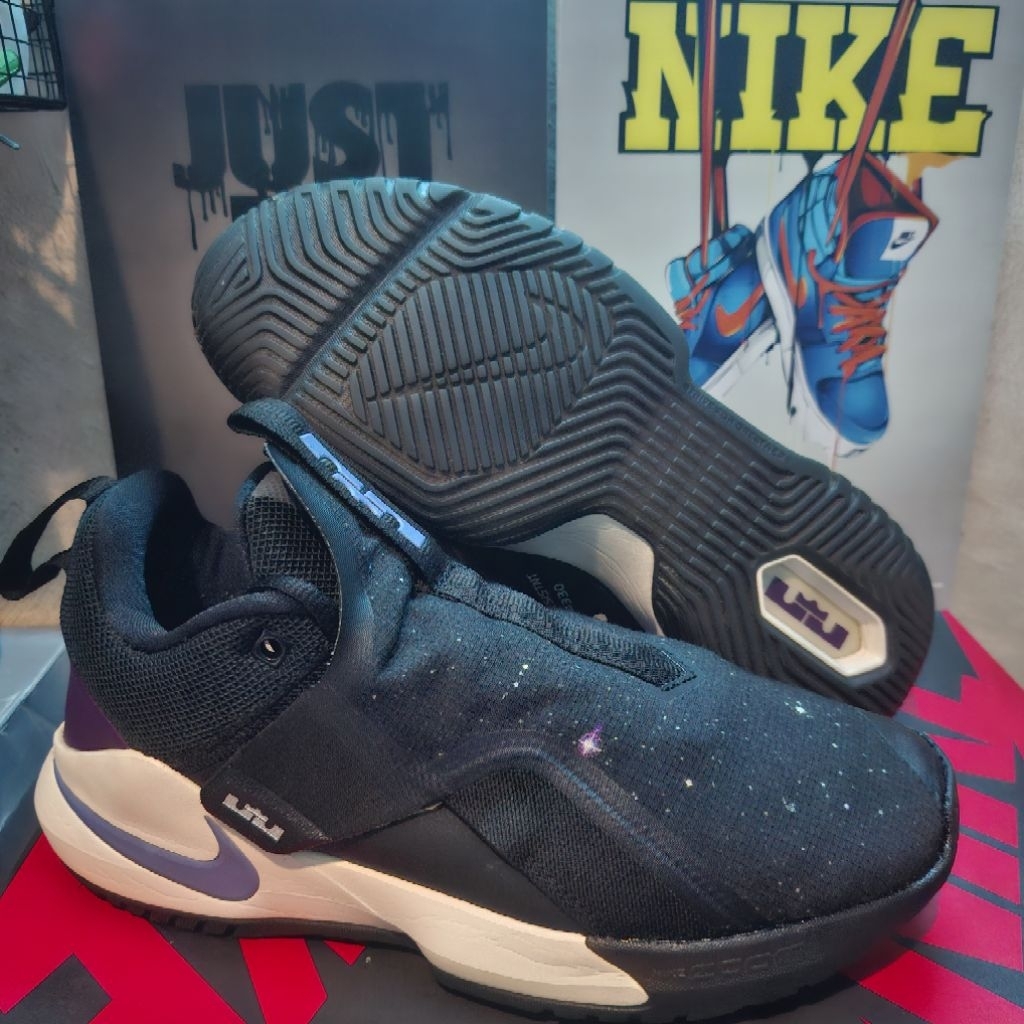 NIKE LEBRON JAMES GALAXY
