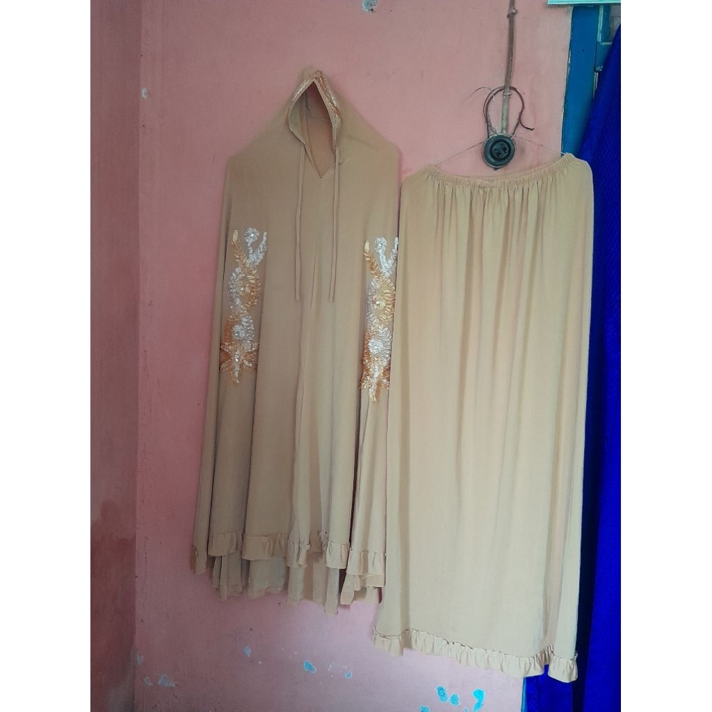 Preloved Mukena Bergo Jersey Motif Timbul Warna Mustard