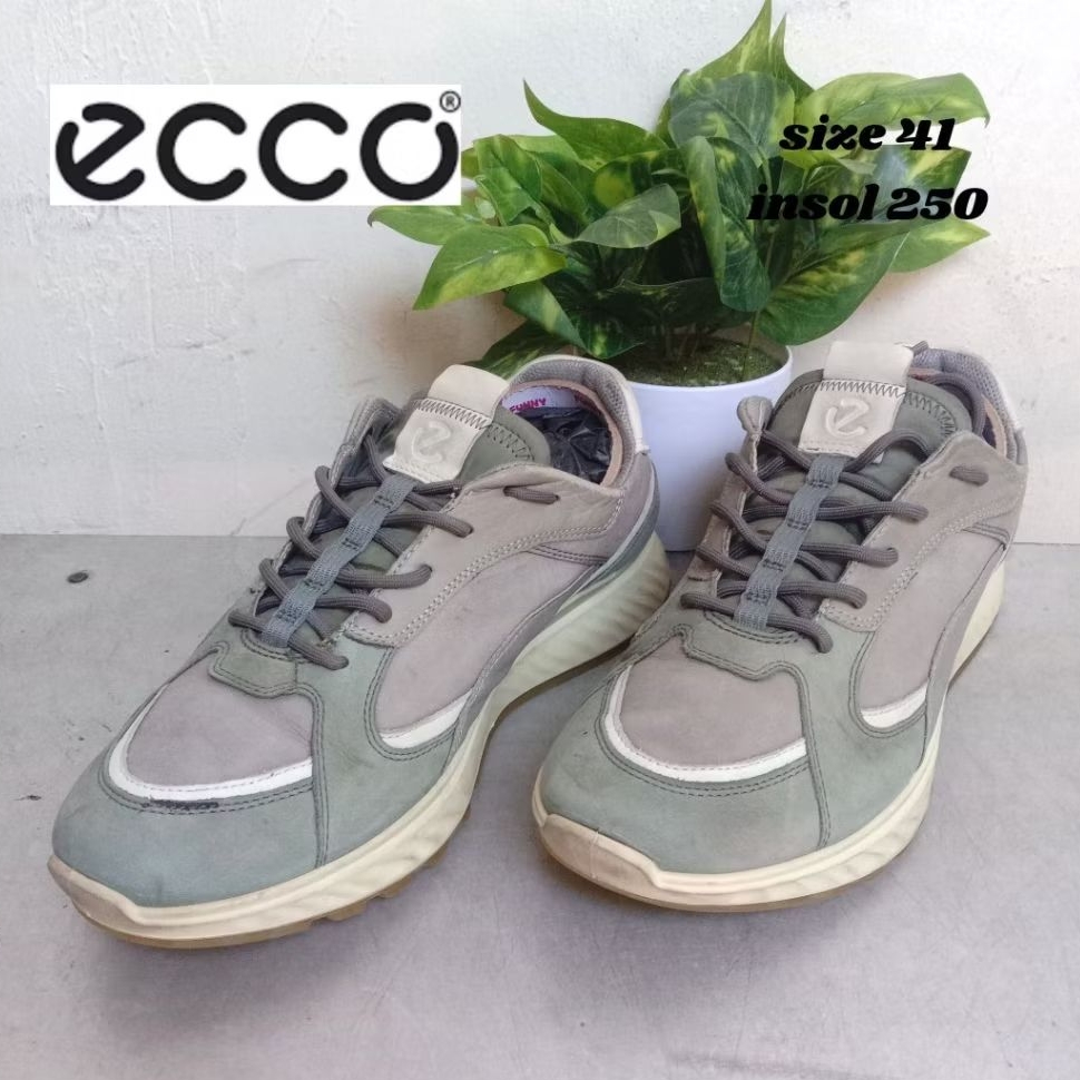 sepatu ecco sneakers