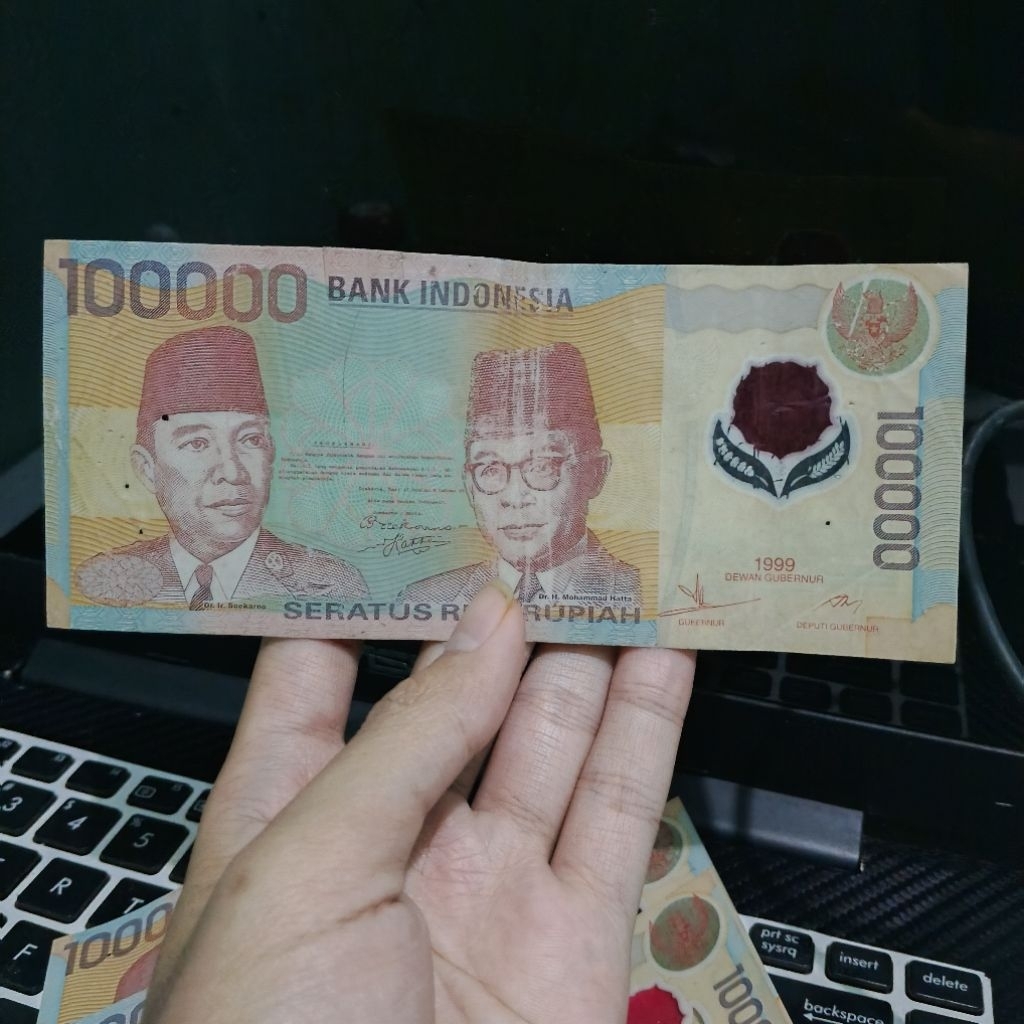 (Bekas) Uang 100Rb polimer kondisi tidak bagus