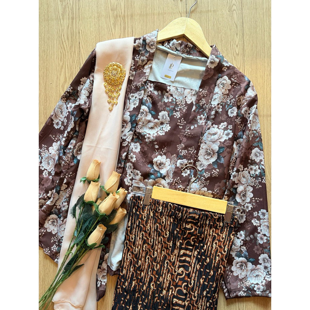 Kebaya Bunga Manohara (Atasan Saja) Rayon Mahoganny Coklat Tua Cream Adat Jawa Solo Jogja Small Size