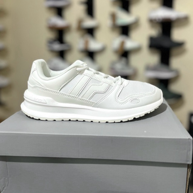 BIG SALE SEPATU PIERO JOGGER 24 CORE WHITE JOGGER SNEAKERS RUNNING LONDON RUSHER BNIB ORIGINAL