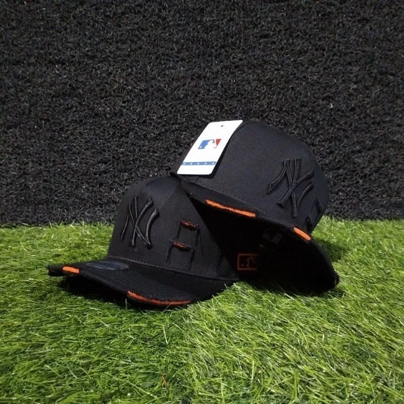 TOPI NY BLACK ONE BLACK RIPPED DAMAGE