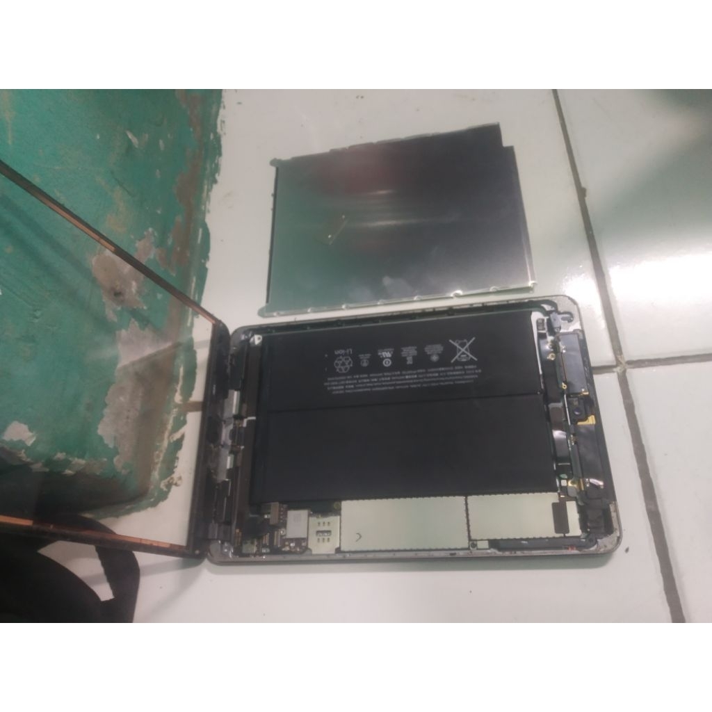 iPad mini 2 (A1490) WiFi celluler minus sesuai deskripsi