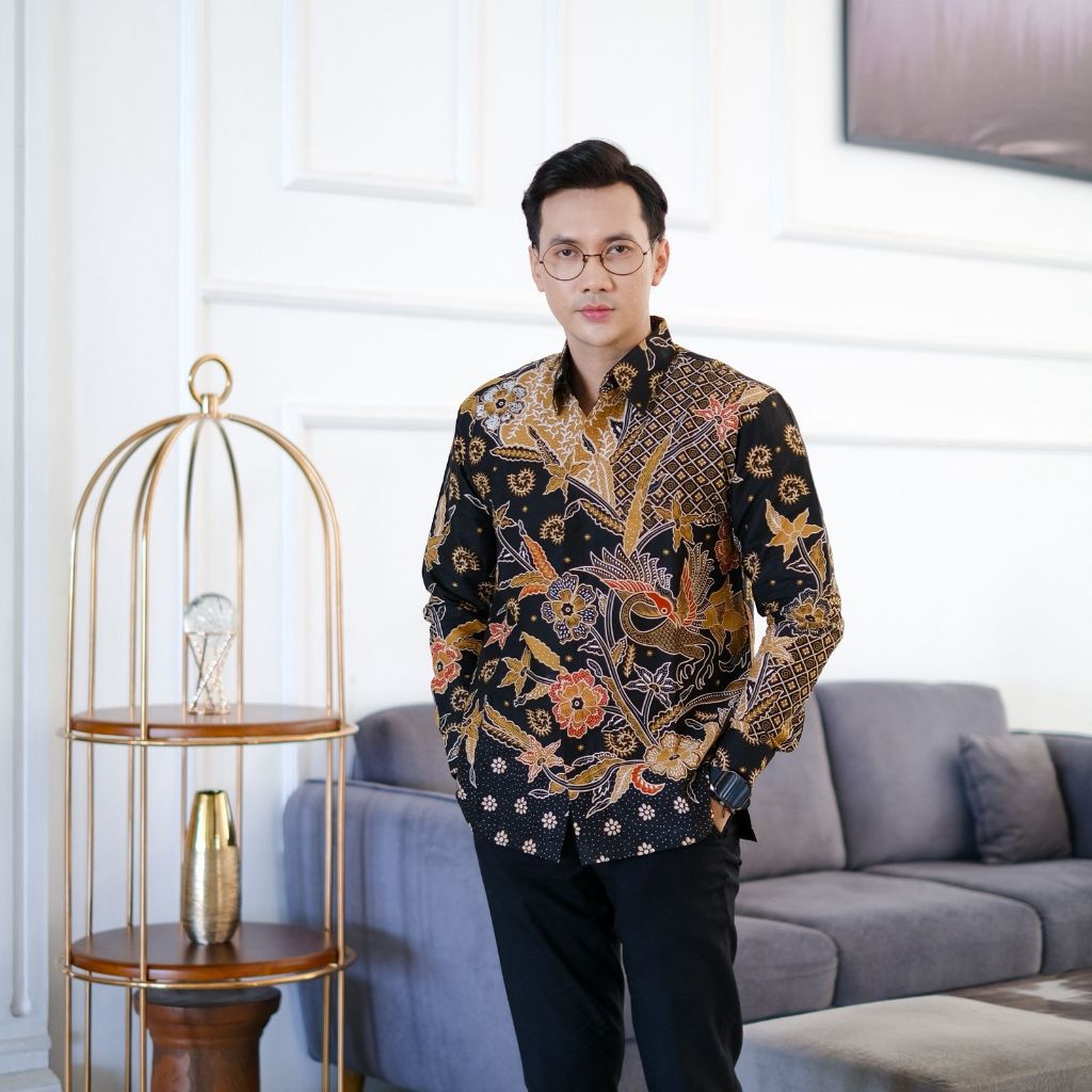 BATIK HAMAYRA||KEMEJA BATIK PRIA LENGAN PANJANG MOTIF CAKRA KUSUMA