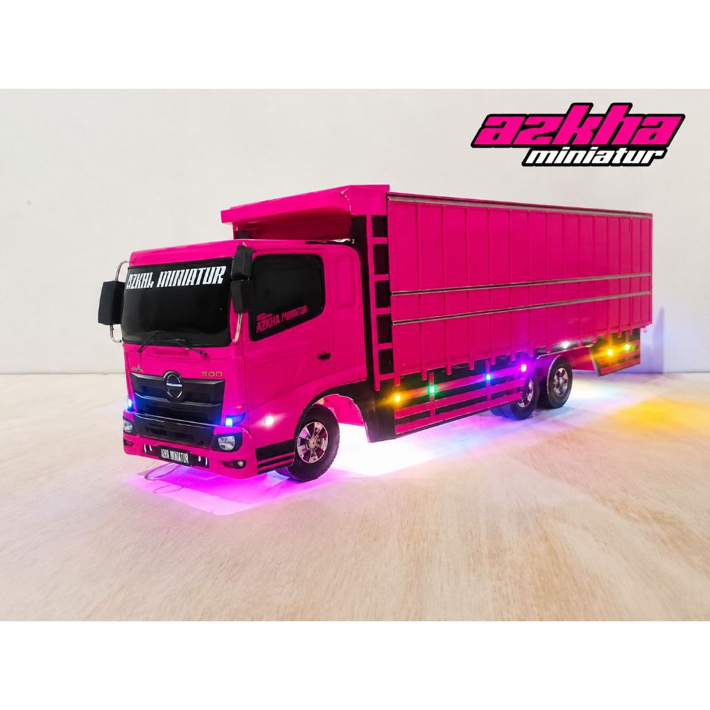Miniatur Truk Hino 500 Hijau - Lampu LED, Kontrol Remote, Latihan Motorik