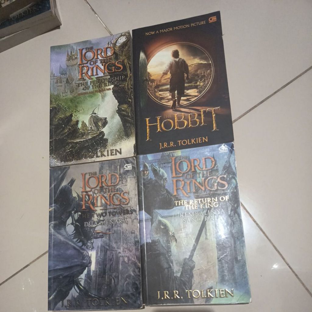 paket buku Hobbit Lord Of The Rings (4 buku) Bekas original bahasa Indonesia