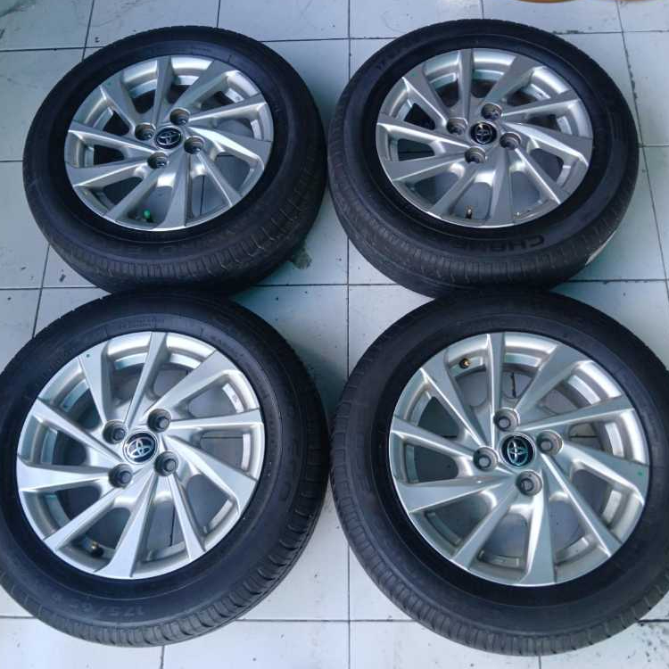 Velg Mobil Bekas Copotan Agya Ring 14 Lubang 4 Ban 175 65 R14