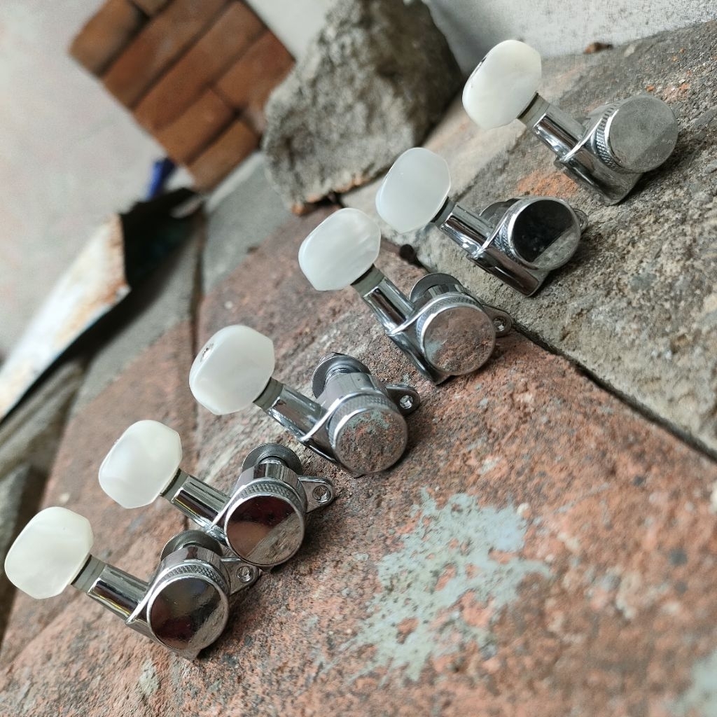 dryer locking tuner Musicman JP series sejajar kanan