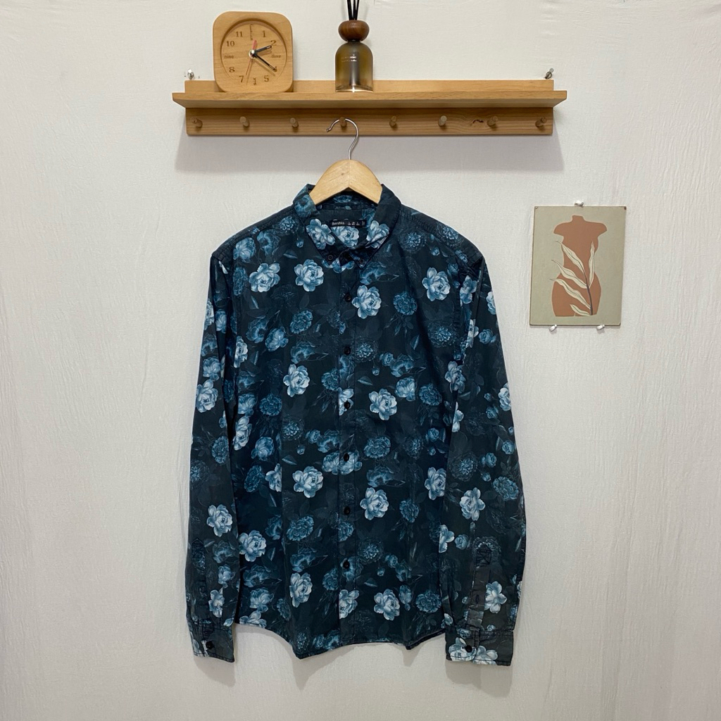 kemeja panjang pria Bershka original size L motif bunga