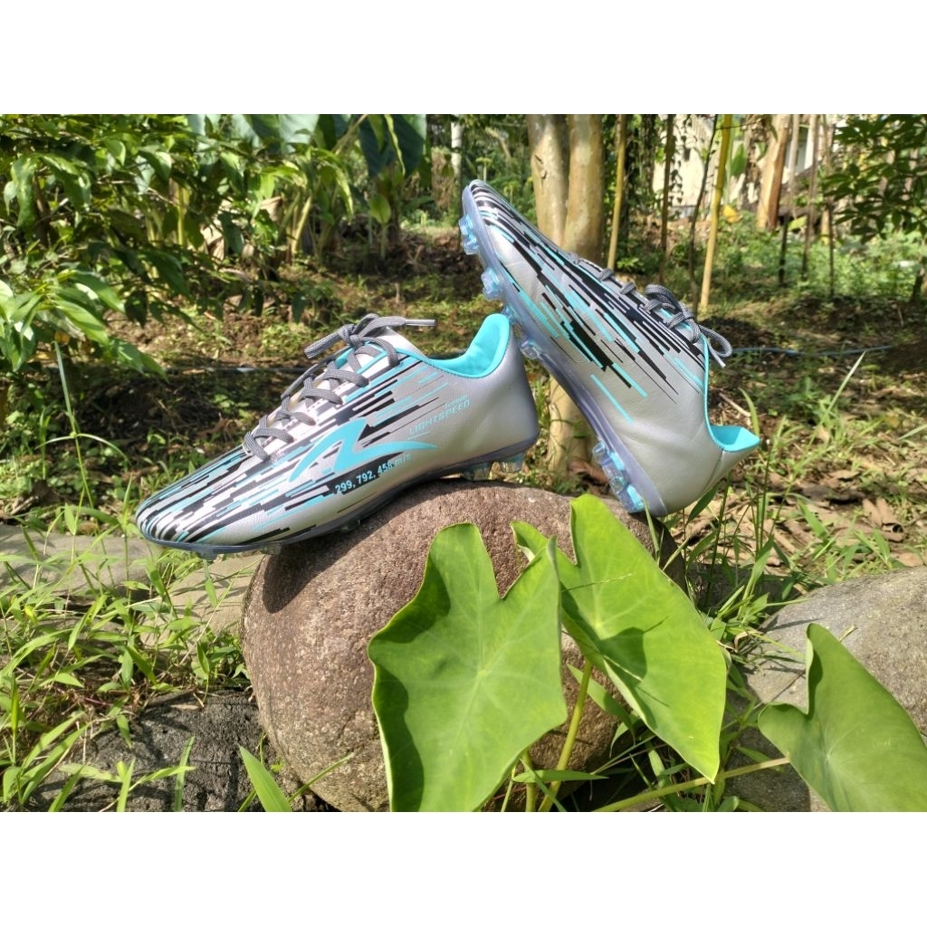 Sepatu Bola Specs Lightspeed Reborn Silver Biru