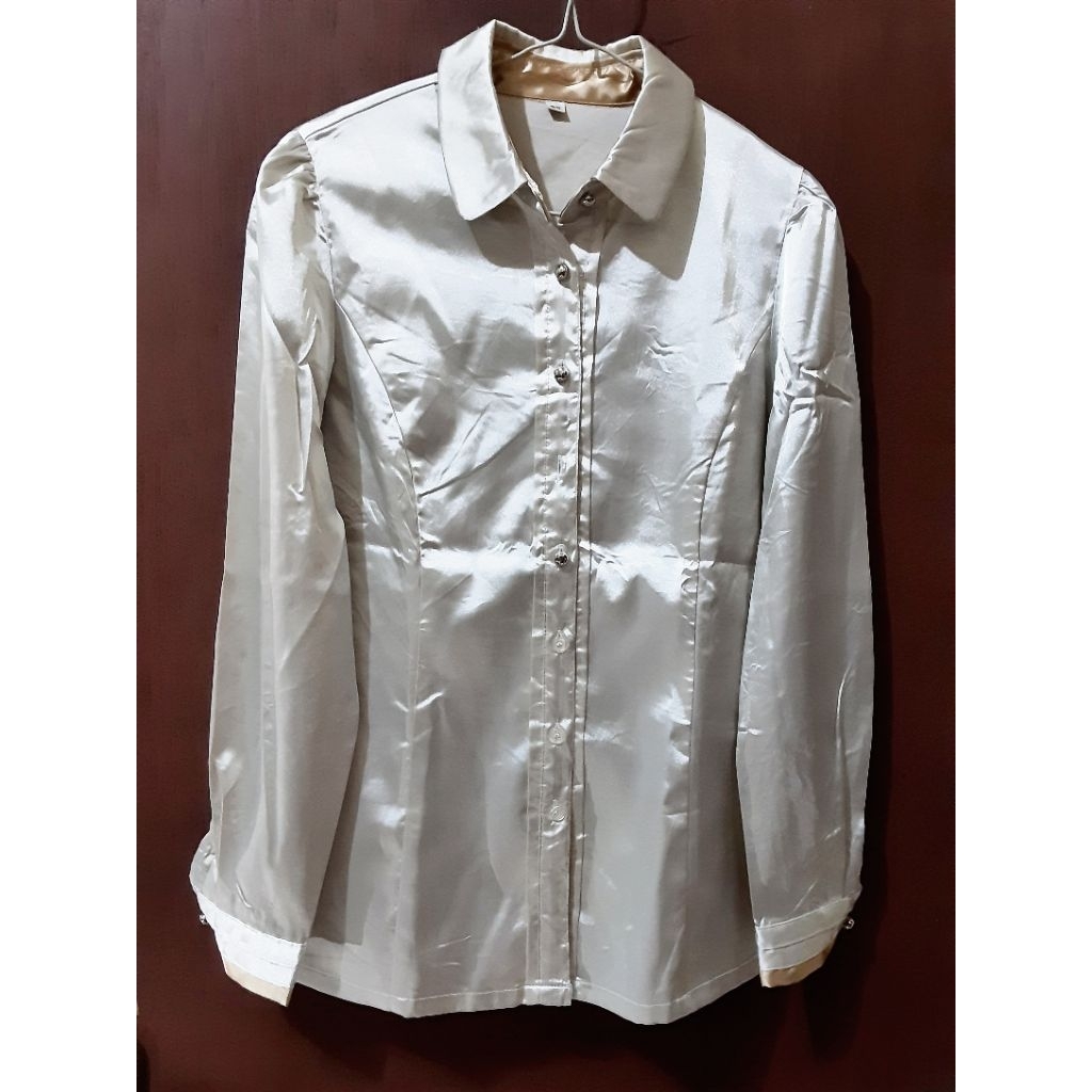 Kemeja Wanita Silk