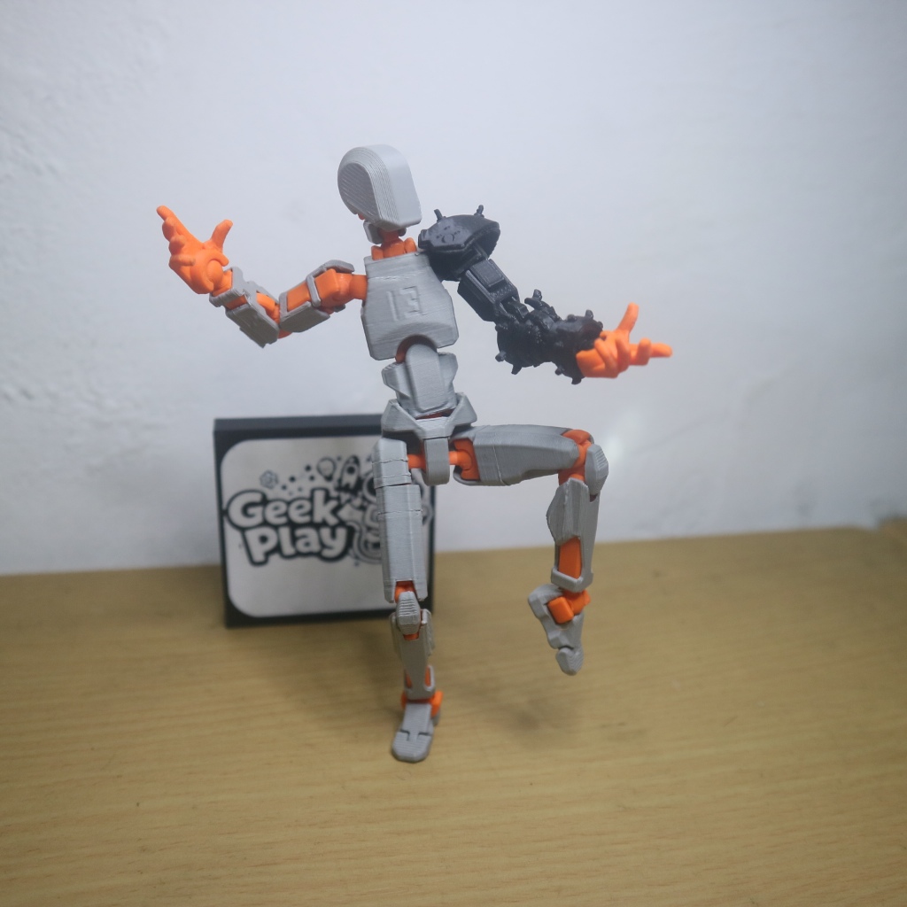 GeekPlay Dummy 13 – Cloud Strife Armor Hand v1