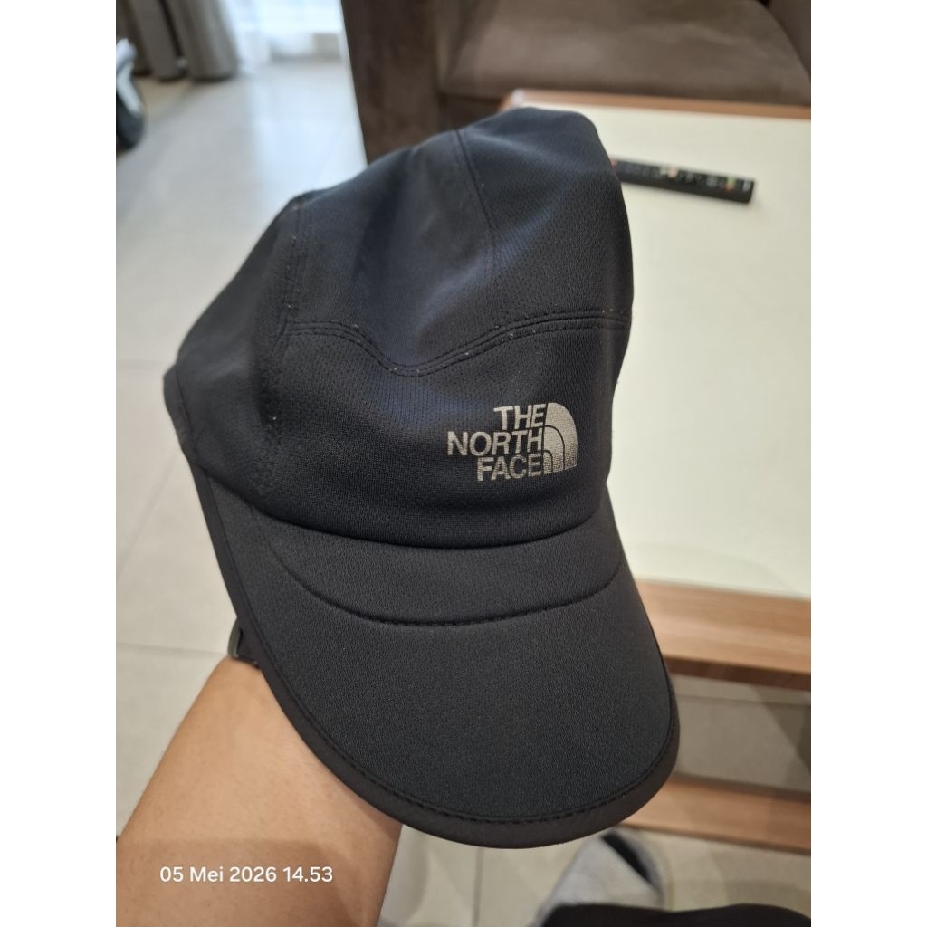 topi The North Face GTD hitam