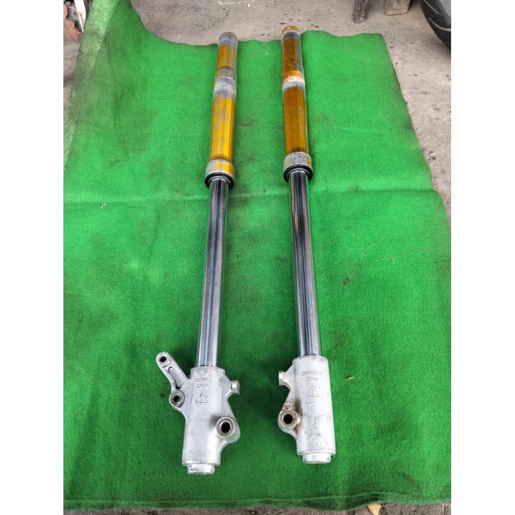 shockbreker depan USD viar croos x 150 original kanan kiri