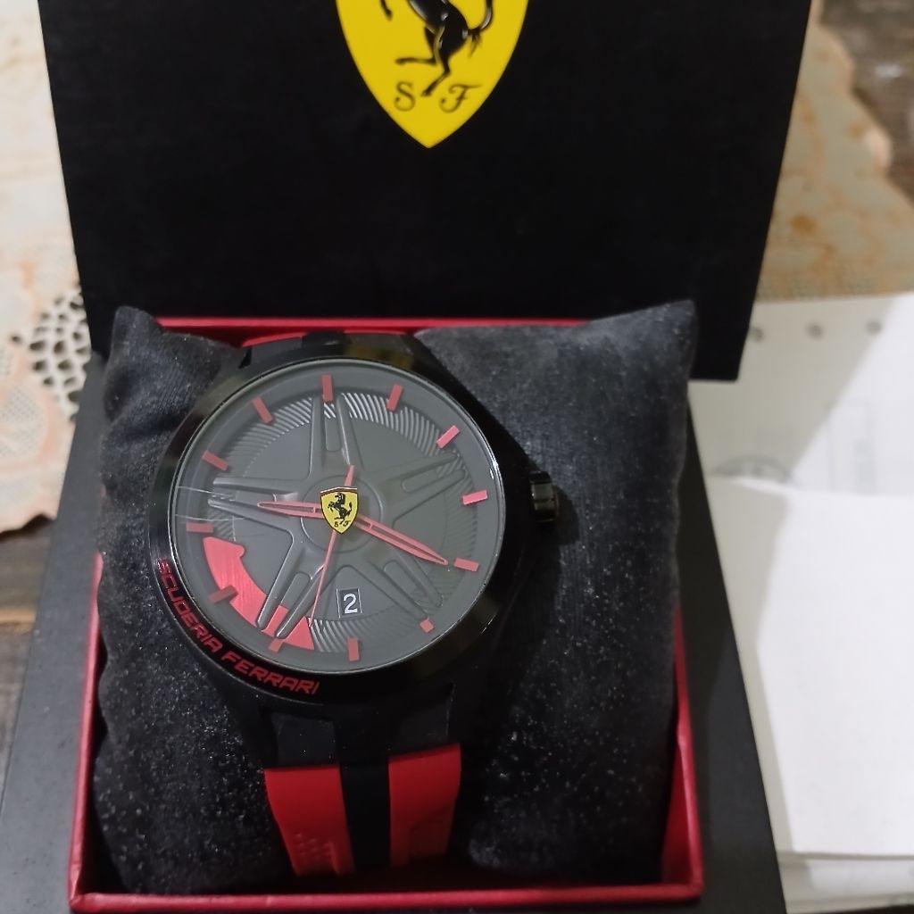 Jam Tangan Pria Ferari Scuderia Ferrari RedRev Original Fullset - Bekas