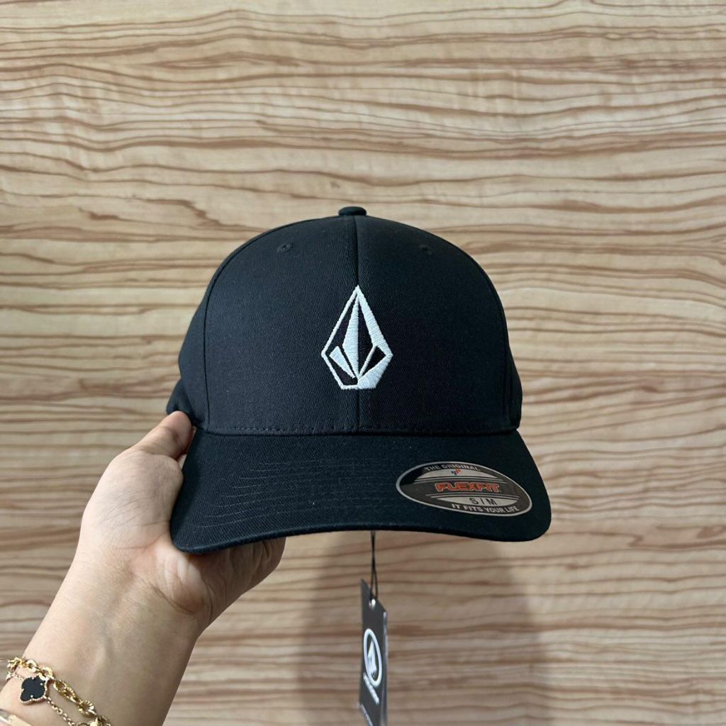 VOLCOM - MCP STONE TECH FLEXFIT DELTA HAT BACK