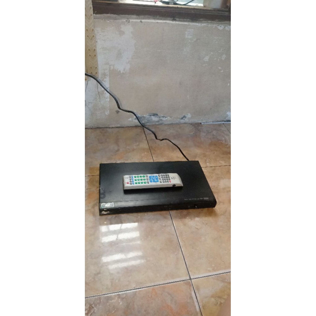 DVD VCD CD PLAYER LG PEMUTAR DVD DV551 PLUS REMOT
