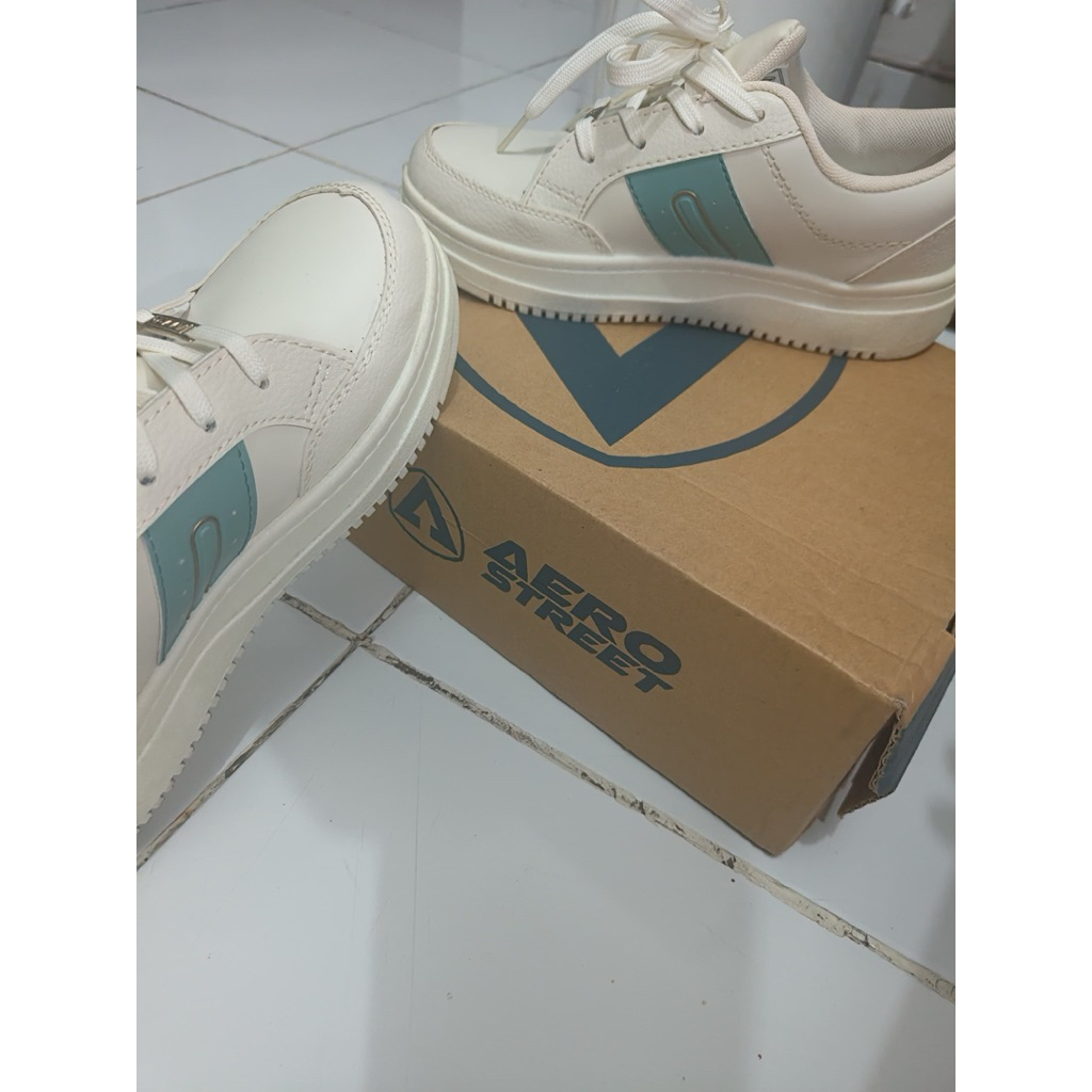 Sepatu Aero Street Putih