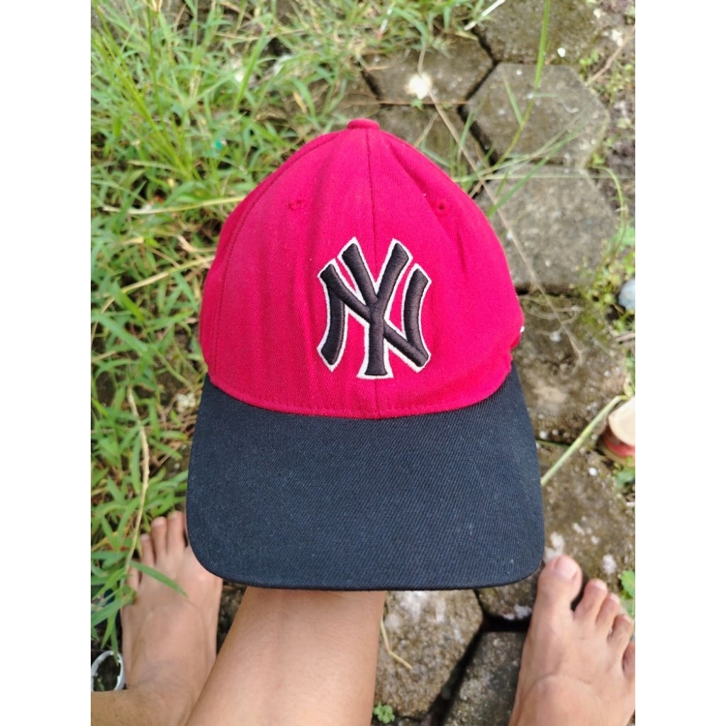 Topi MLB NY Yankees Merah Like New
