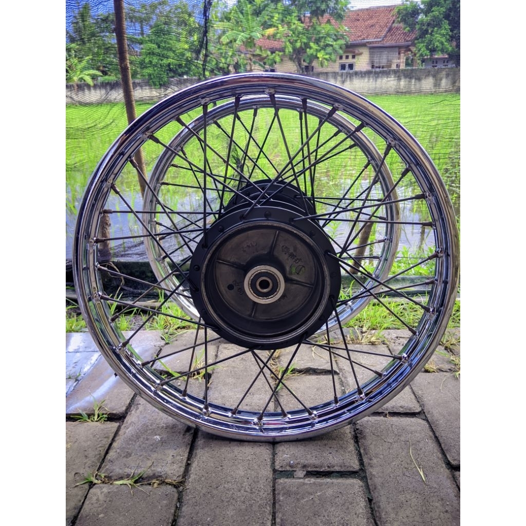 velg/pelek jari jari bagian belakang motor Vega ZR/Vega new Jupiter MX teromol ORI cabutan